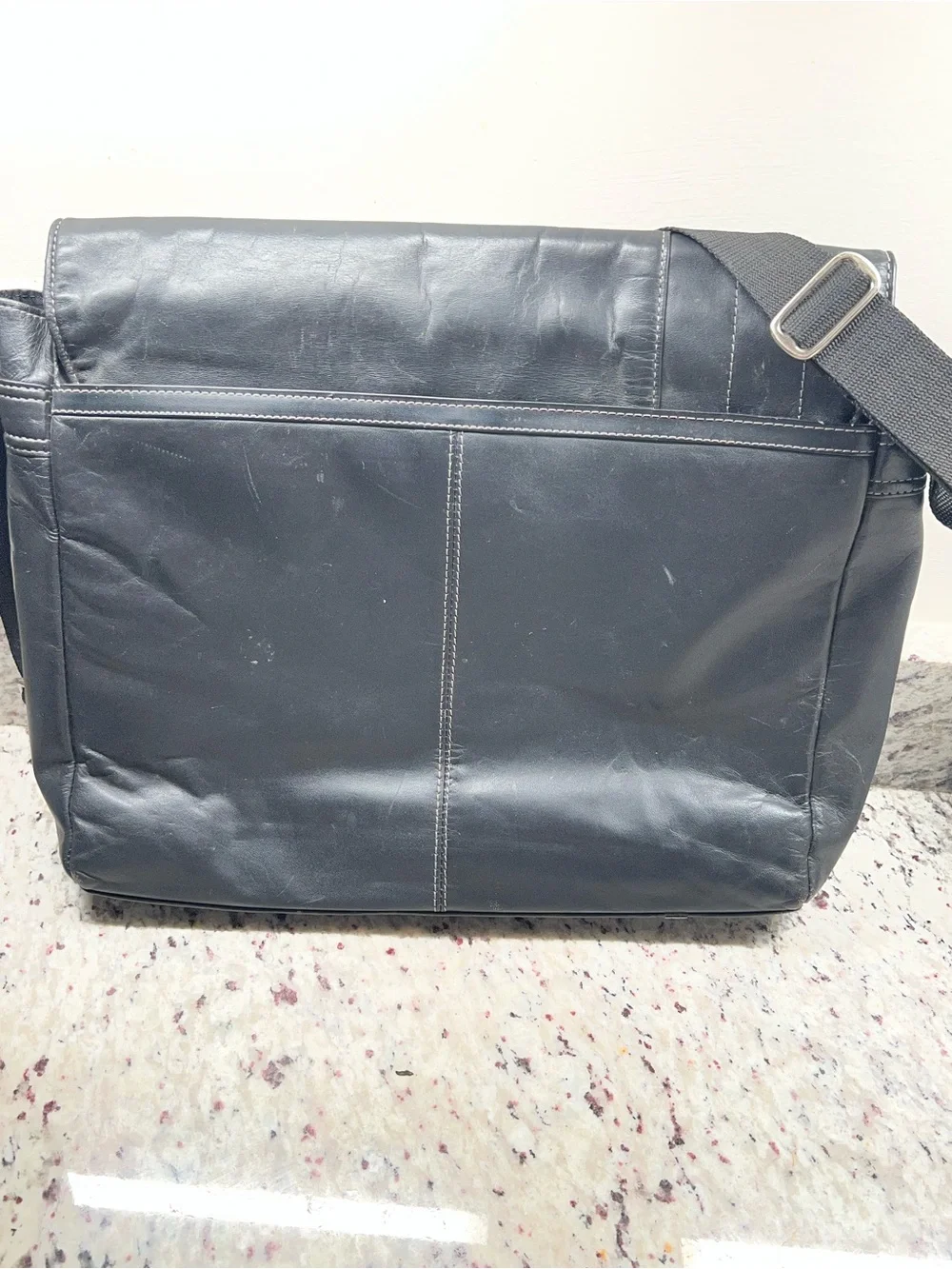 Kenneth Cole Reaction Black Leather Messenger Bag